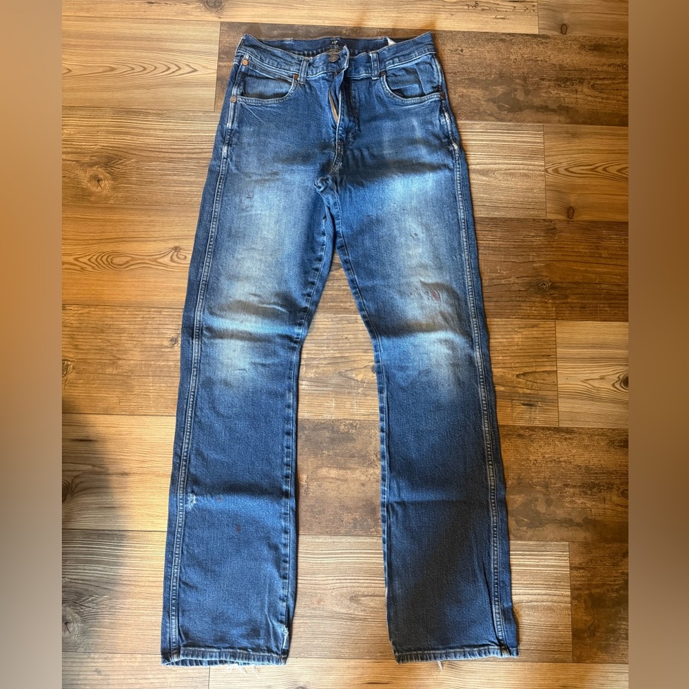Wrangler Men's Straight-Leg Distressed Blue Jeans